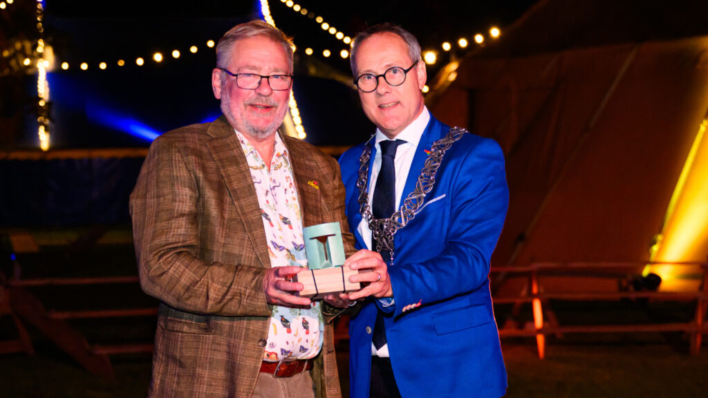 Marc Eysink Smeets ontvangt Tilburg Trofee tijdens opening Festival Circolo